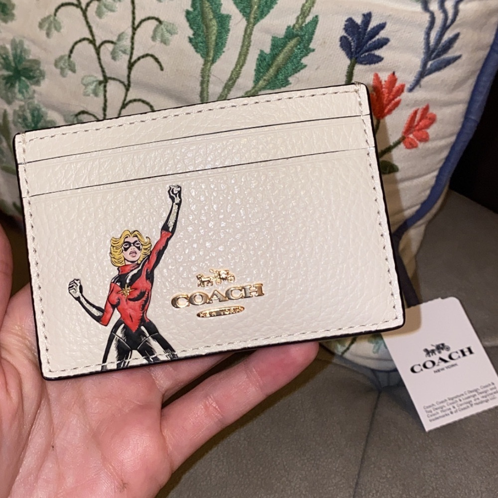 Coach Captain Marvel Carol Danvers Cardholder - Picture 8 of 14